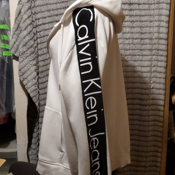 Zip up Sweatshirt - Picture 2 of 5